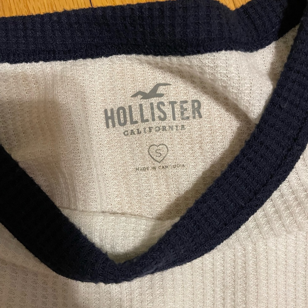 HOLLISTER SHIRT BUNDLE - Picture 4 of 7
